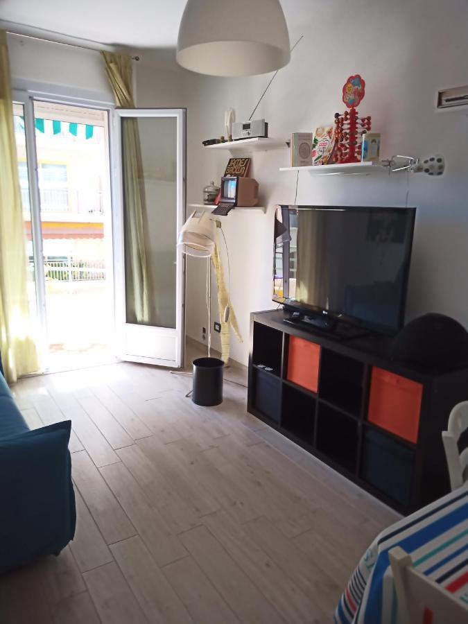 Grand F2 60Mq Centre Antibes, Proche Plages, Commerces, 2 Balcons, Parking, Train, Bus, Deco Vintage, Pet Friendly, Ideal Famille Ou 1-2 Couples Exteriör bild