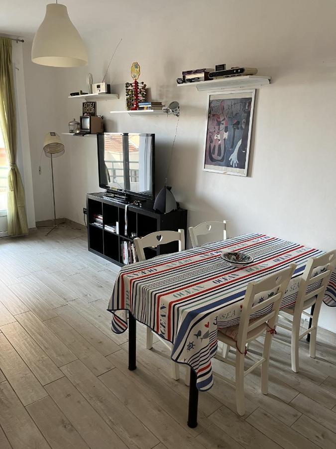 Grand F2 60Mq Centre Antibes, Proche Plages, Commerces, 2 Balcons, Parking, Train, Bus, Deco Vintage, Pet Friendly, Ideal Famille Ou 1-2 Couples Exteriör bild